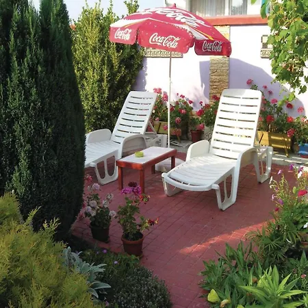 Ваканционна къща Two-bedroom Holiday In Byala