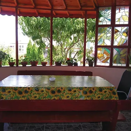 Ваканционна къща Two-bedroom Holiday In Byala *