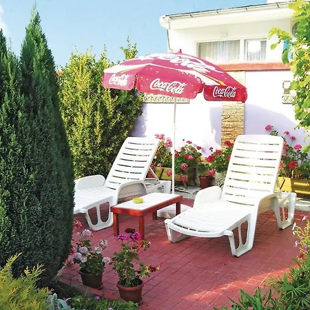 Ваканционна къща Two-bedroom Holiday In Byala